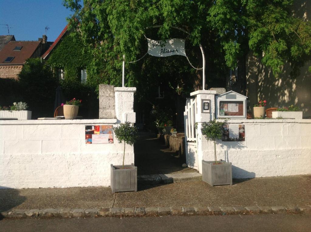 Chambres D'Hotes La Villa Alienor Les Andelys Exterior foto